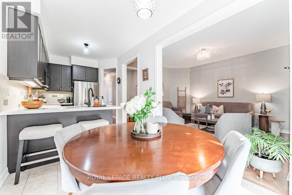 580 HOLLAND HEIGHTS Image 19