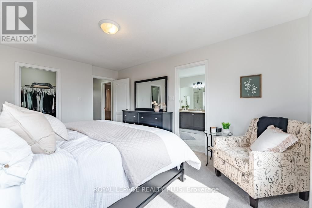 580 HOLLAND HEIGHTS Image 21