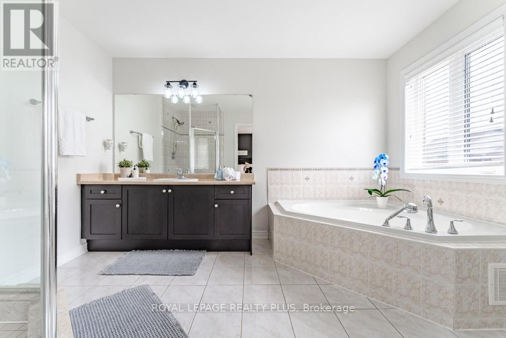 580 HOLLAND HEIGHTS Image 22