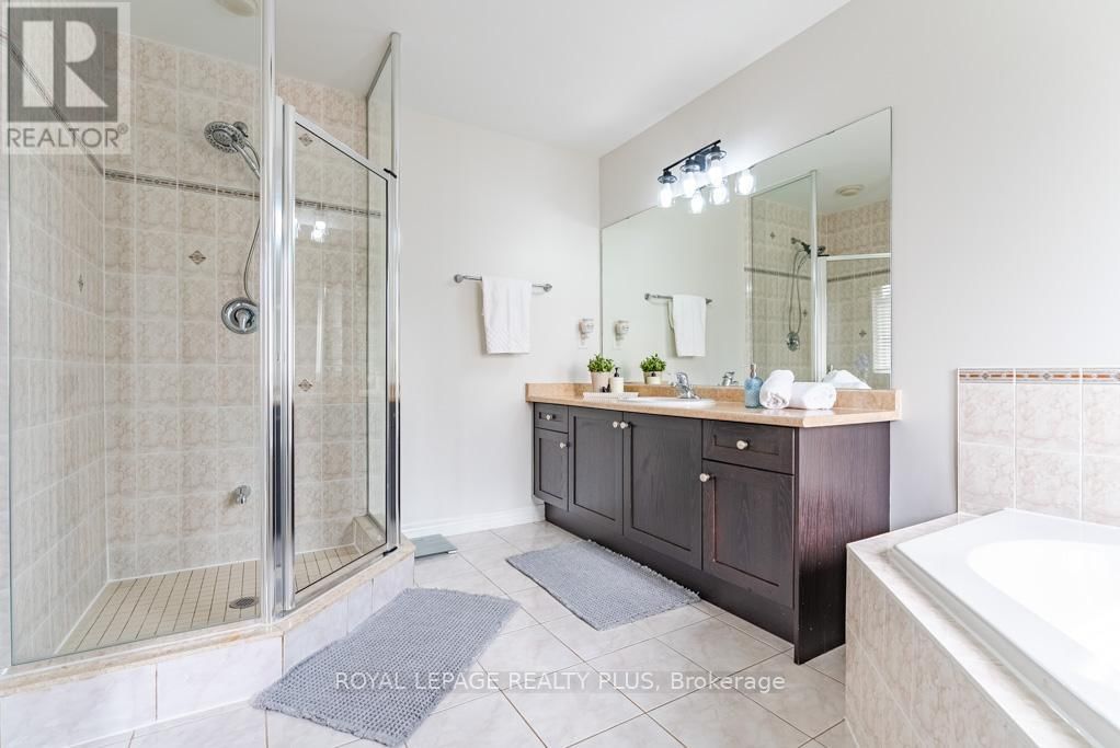 580 HOLLAND HEIGHTS Image 23