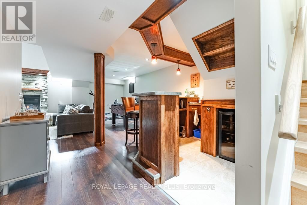 580 HOLLAND HEIGHTS Image 29