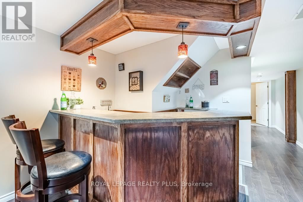 580 HOLLAND HEIGHTS Image 30