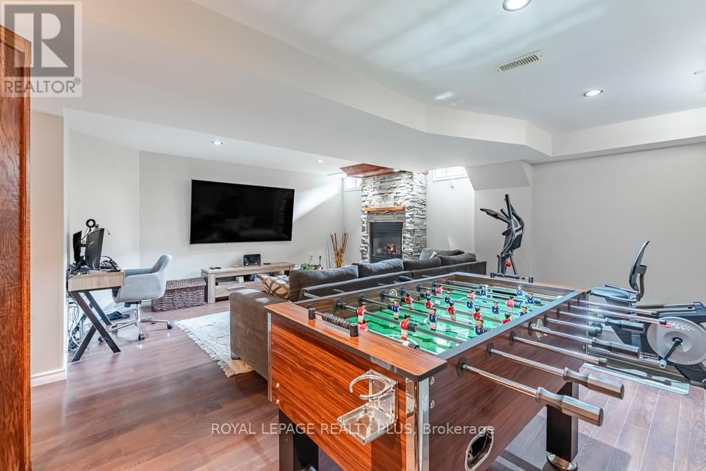 580 HOLLAND HEIGHTS Image 31