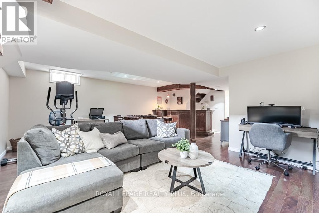 580 HOLLAND HEIGHTS Image 33