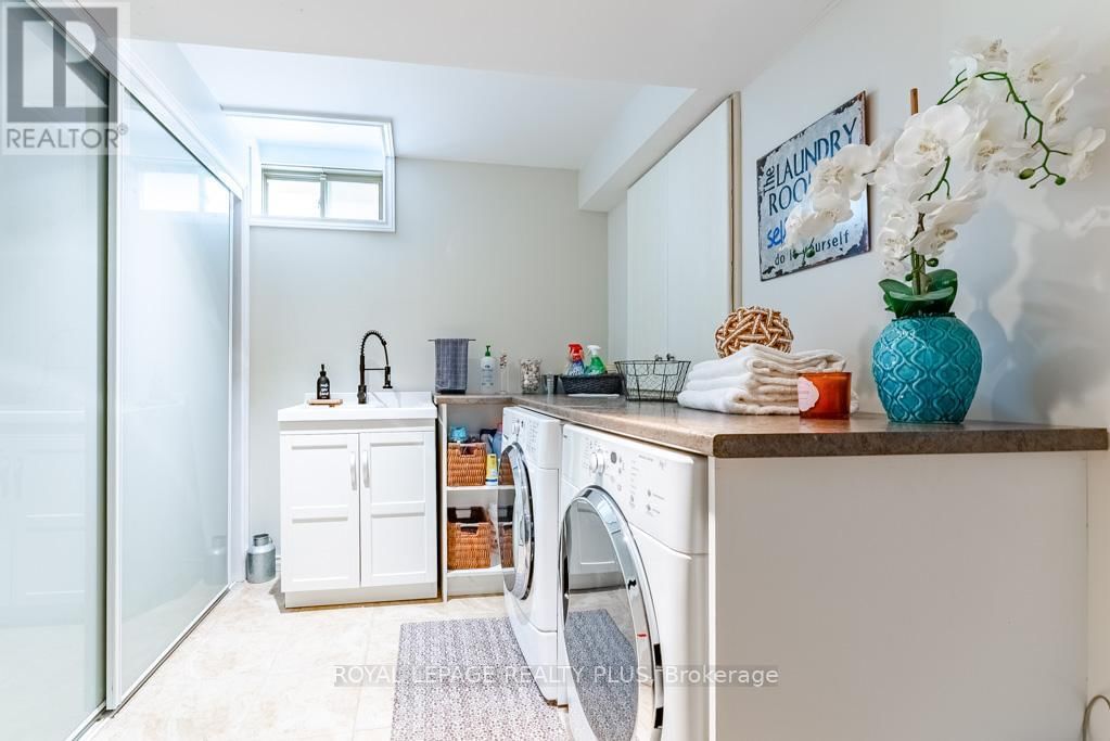 580 HOLLAND HEIGHTS Image 36