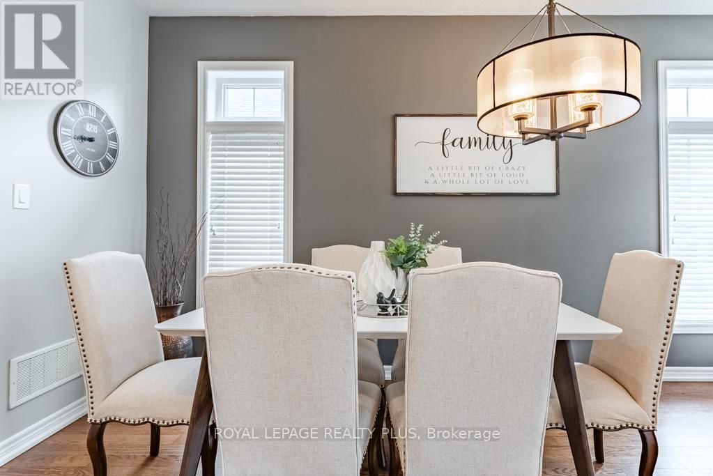 580 HOLLAND HEIGHTS Image 8