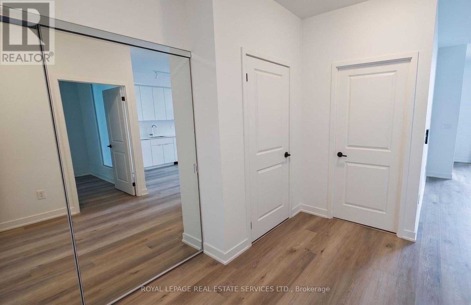 411 - 2075 LAKESHORE ROAD Image 4