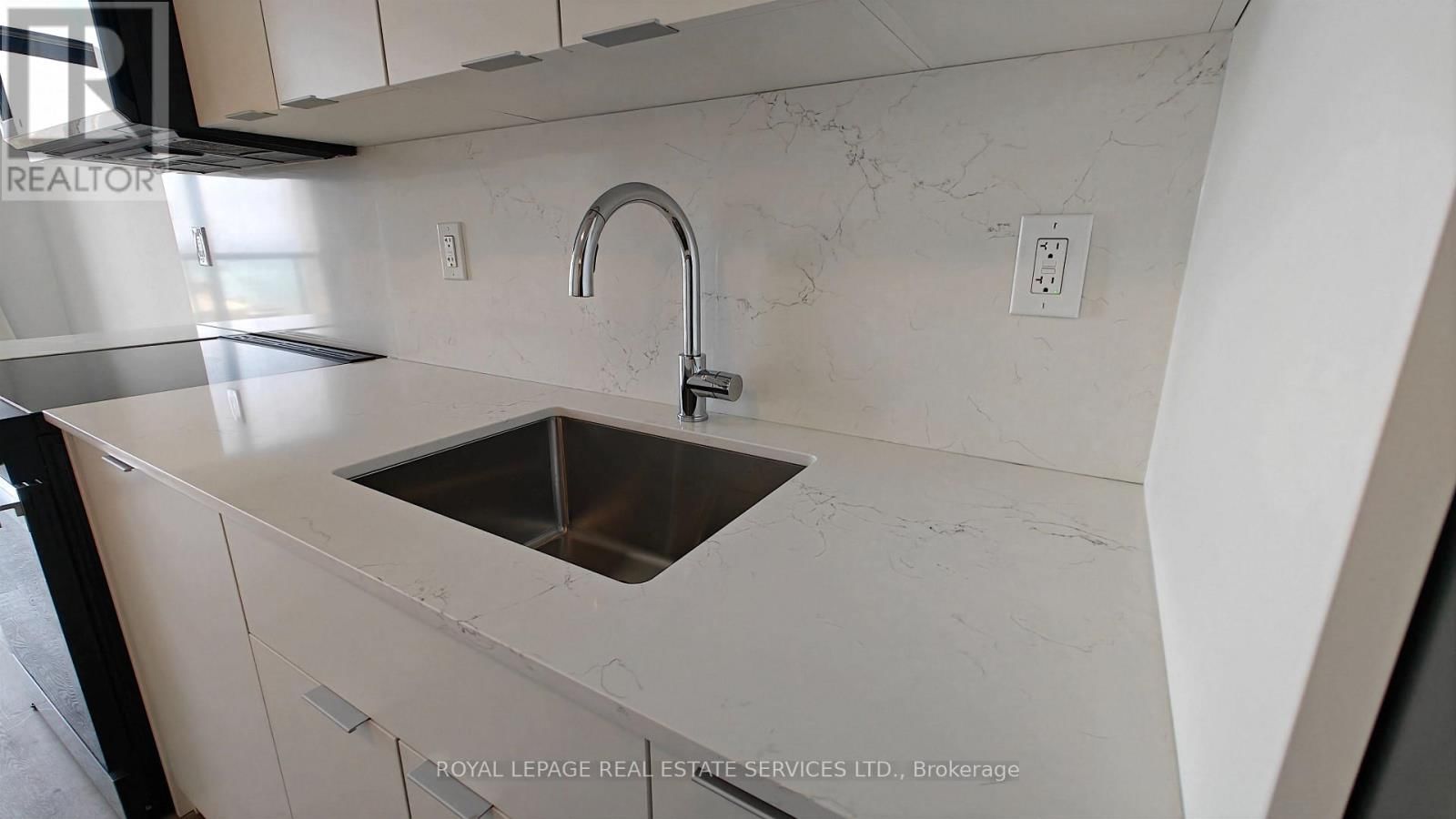 411 - 2075 LAKESHORE ROAD Image 9