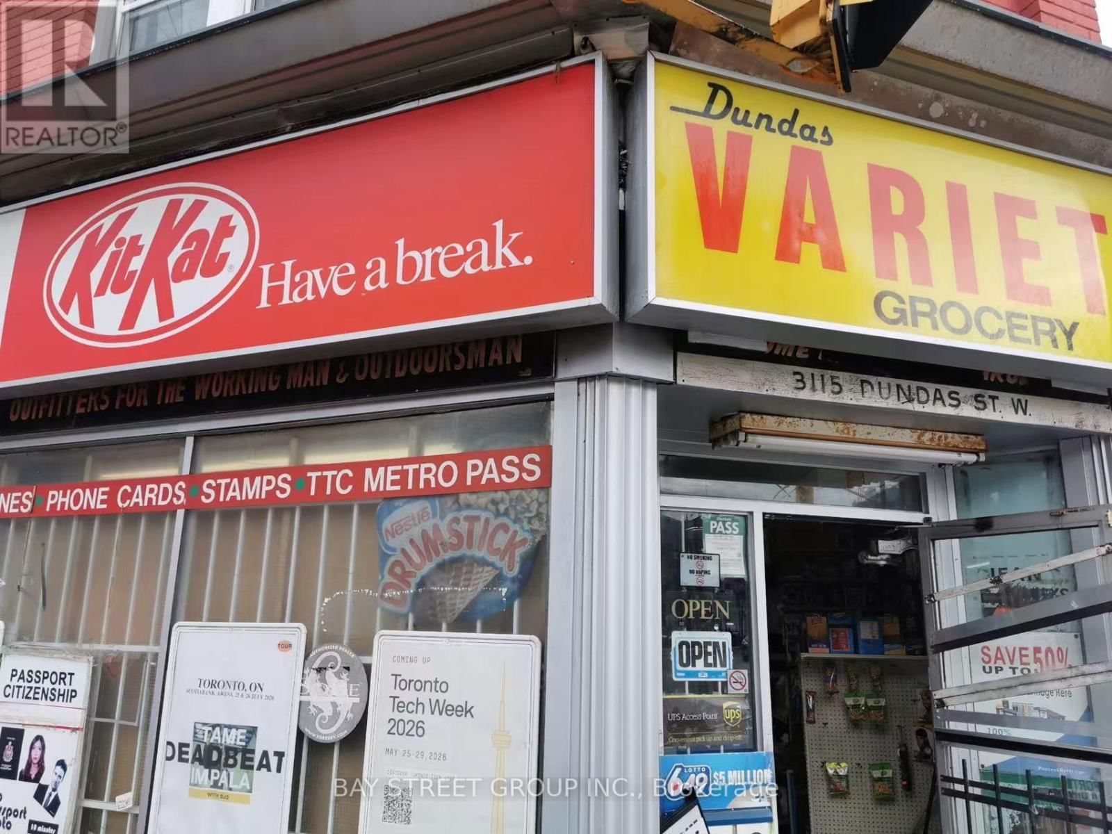 3115 DUNDAS STREET WEST Image 1