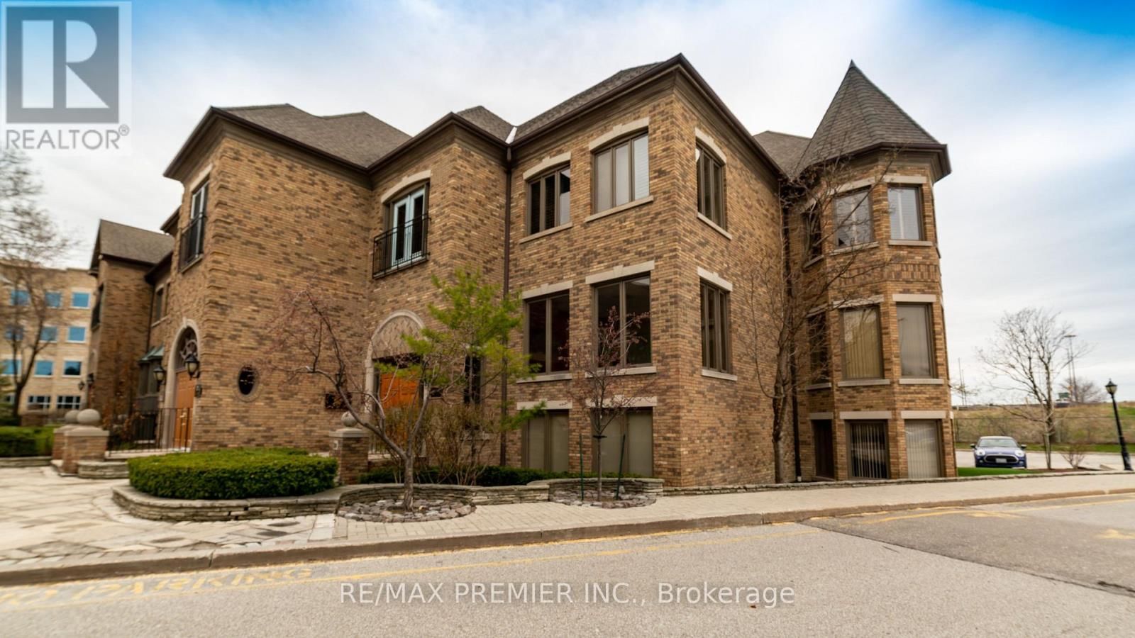 28-204 - 28 VILLAGE CENTRE PLACE Image 1