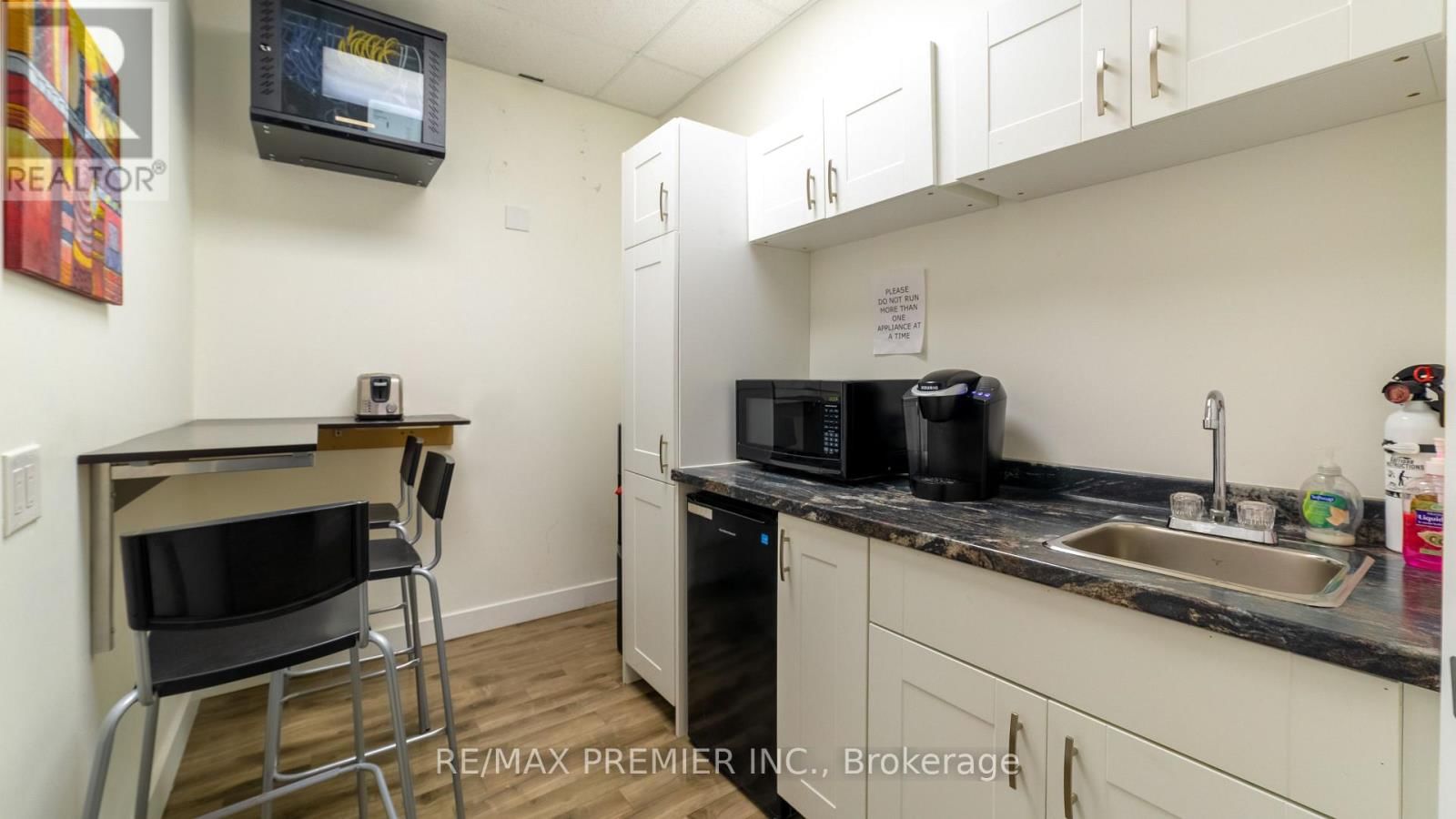 28-204 - 28 VILLAGE CENTRE PLACE Image 4