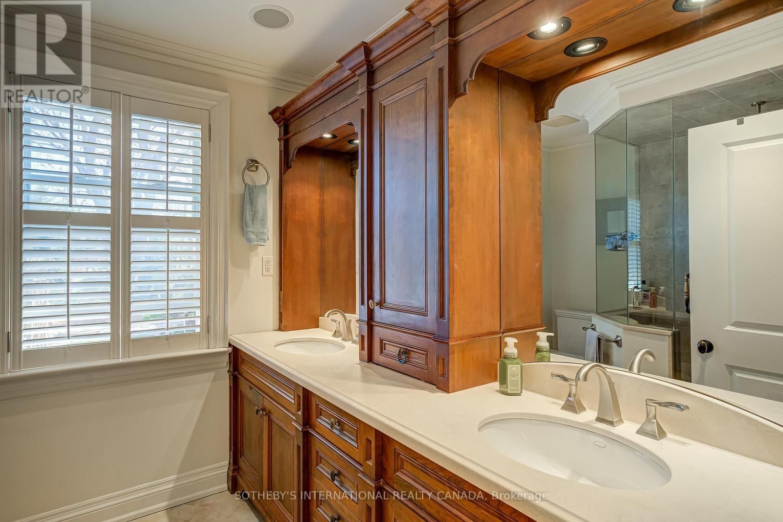 31 MAPLE AVENUE NORTH Image 20