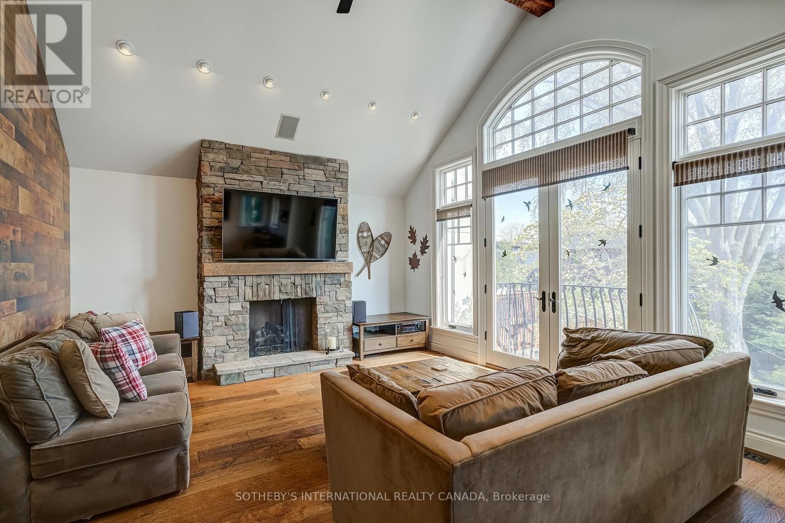 31 MAPLE AVENUE NORTH Image 24