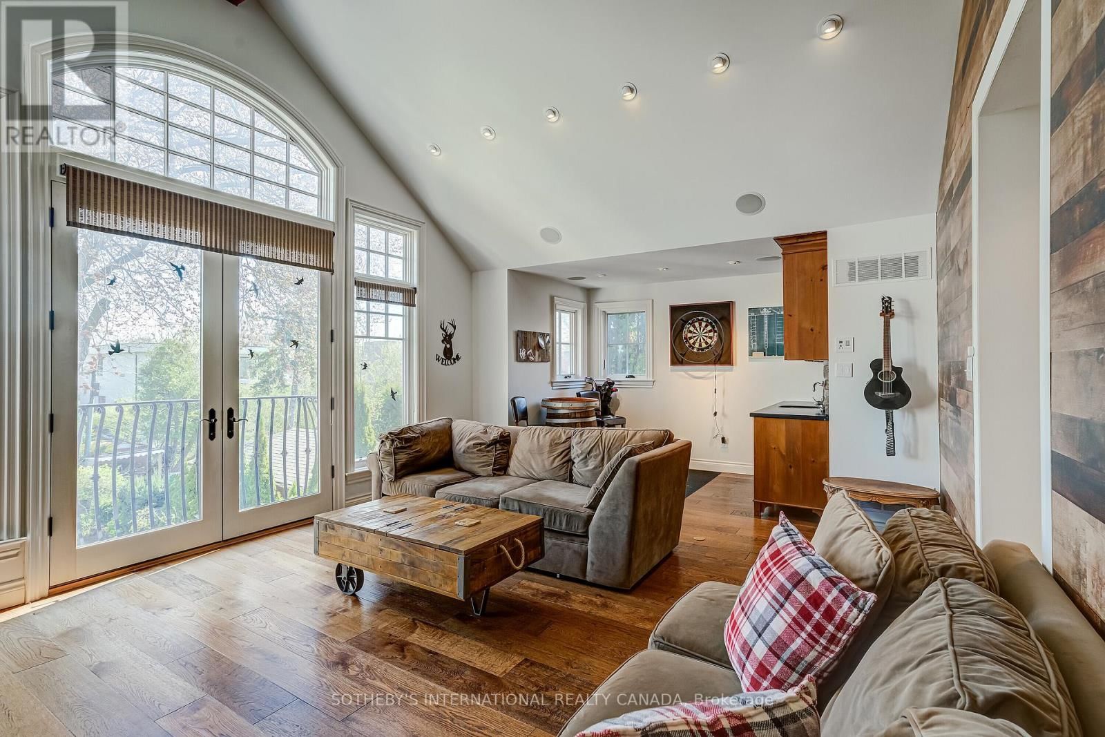 31 MAPLE AVENUE NORTH Image 26