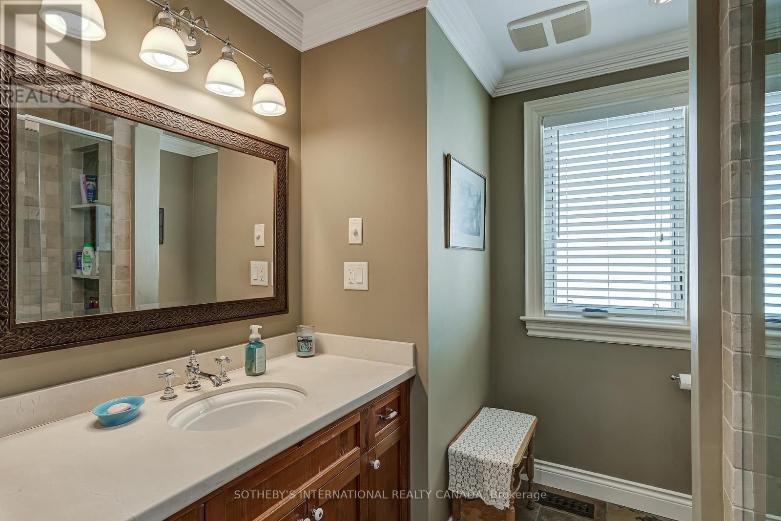 31 MAPLE AVENUE NORTH Image 34