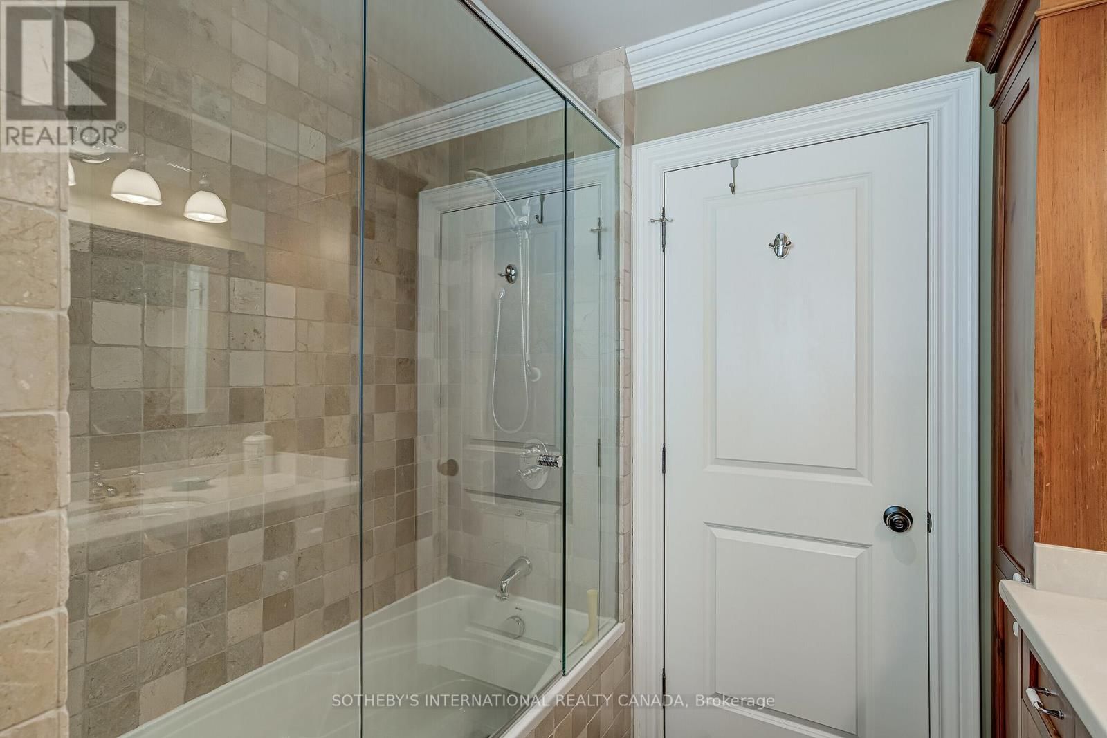 31 MAPLE AVENUE NORTH Image 35