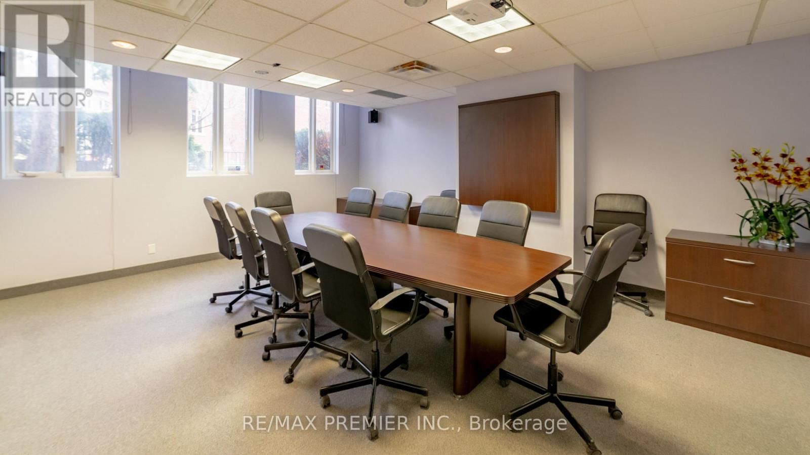 28-305 - 28 VILLAGE CENTRE PLACE Image 3