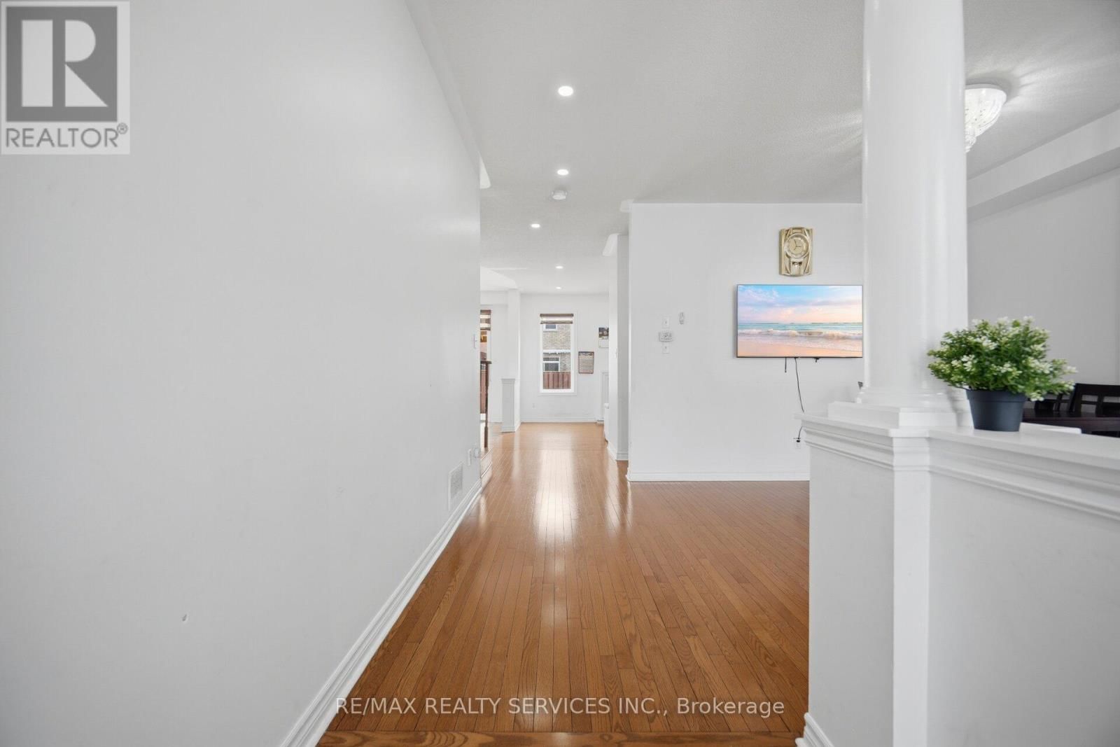 56 IRON BLOCK DRIVE Image 2