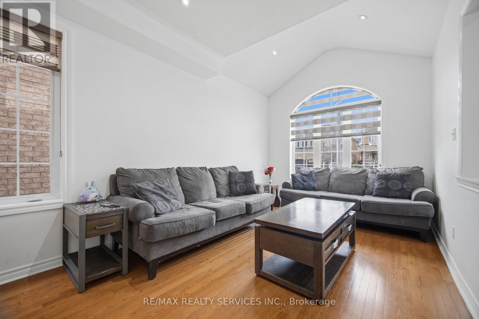 56 IRON BLOCK DRIVE Image 3