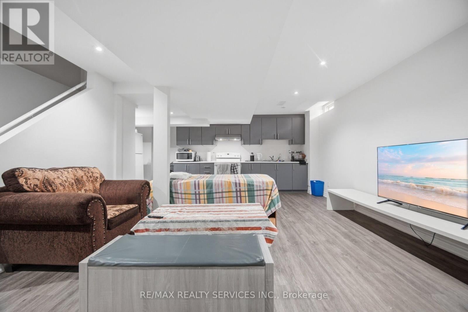 56 IRON BLOCK DRIVE Image 37