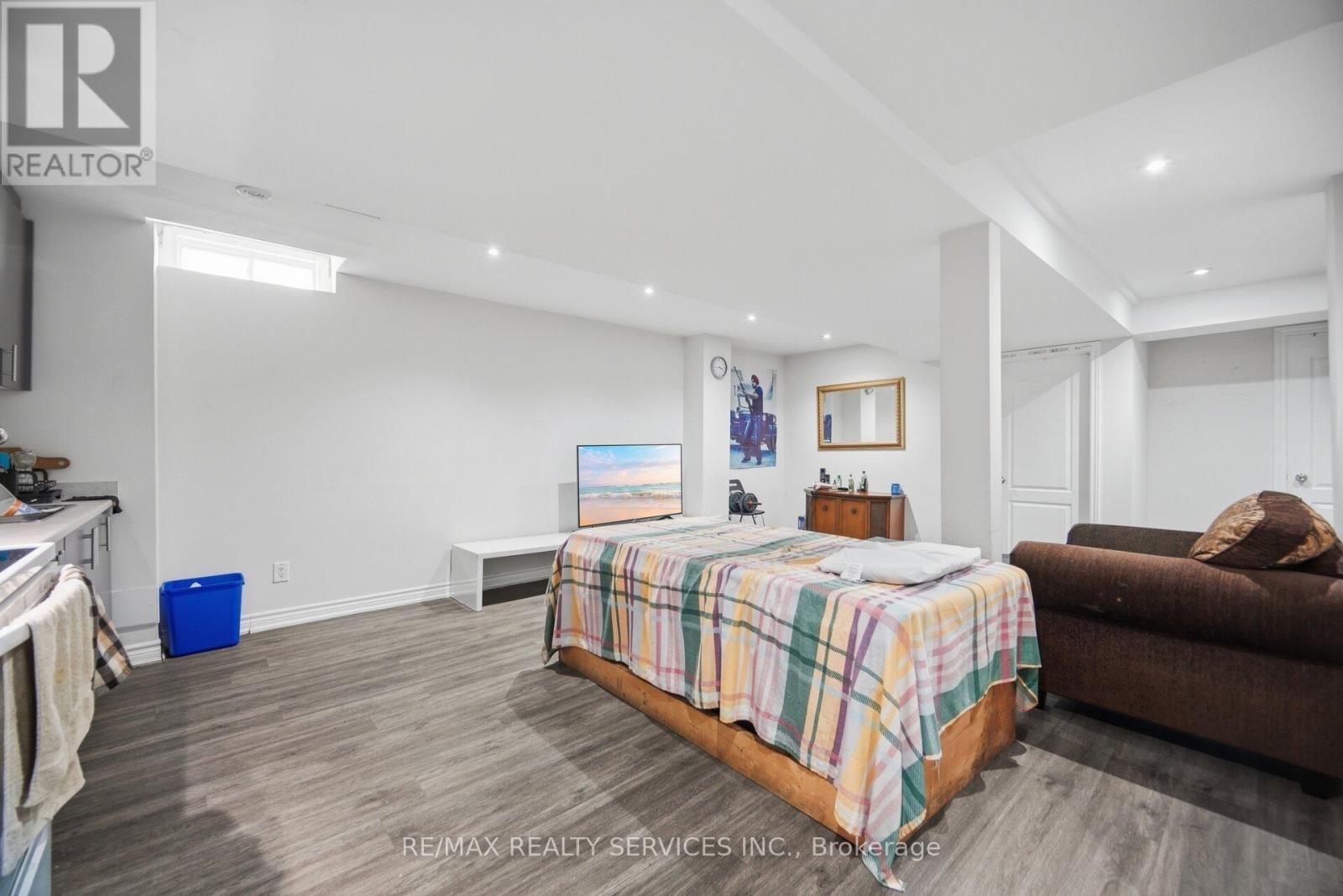 56 IRON BLOCK DRIVE Image 40