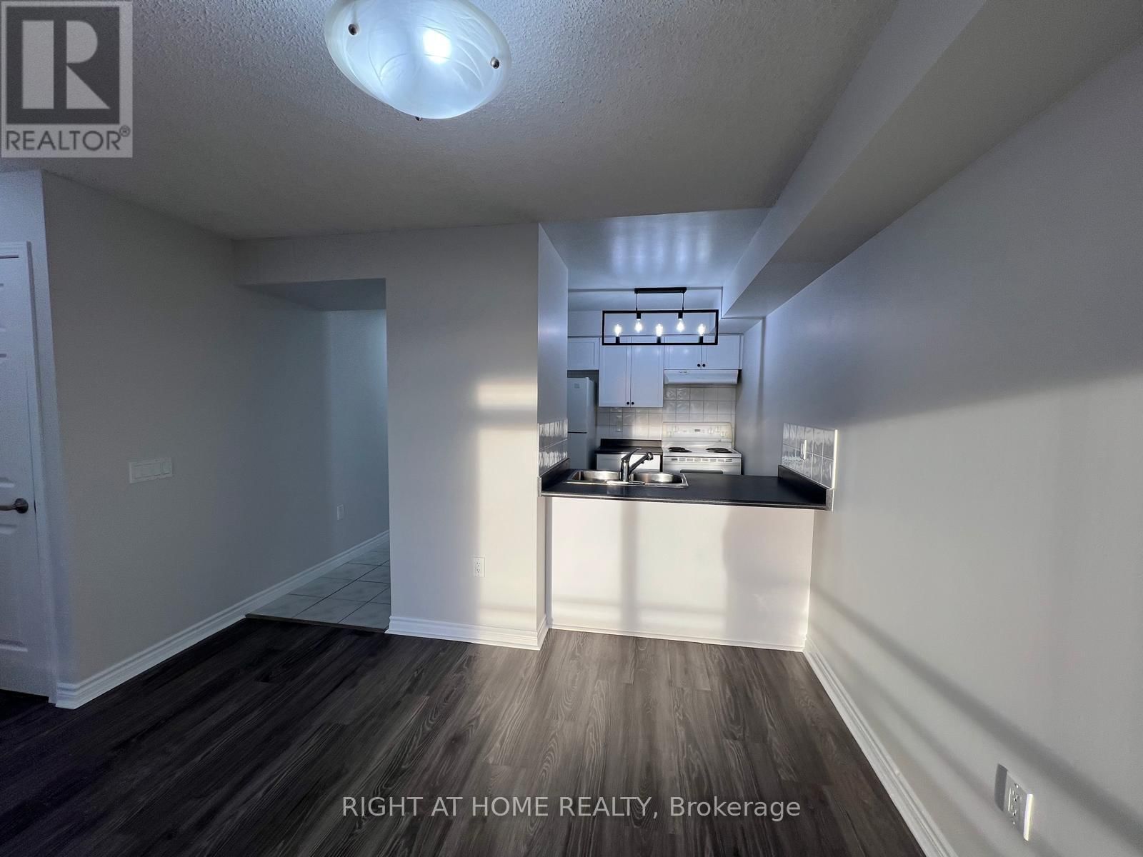 1808 - 55 STRATHAVEN DRIVE Image 10