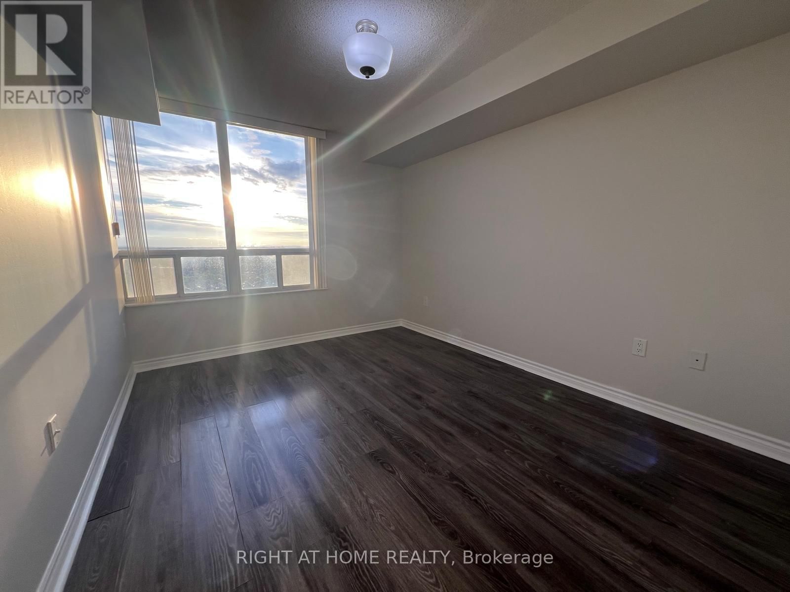 1808 - 55 STRATHAVEN DRIVE Image 13