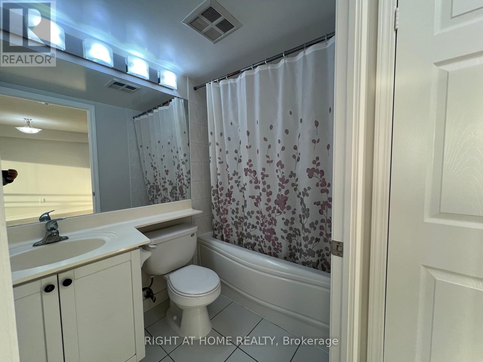 1808 - 55 STRATHAVEN DRIVE Image 16