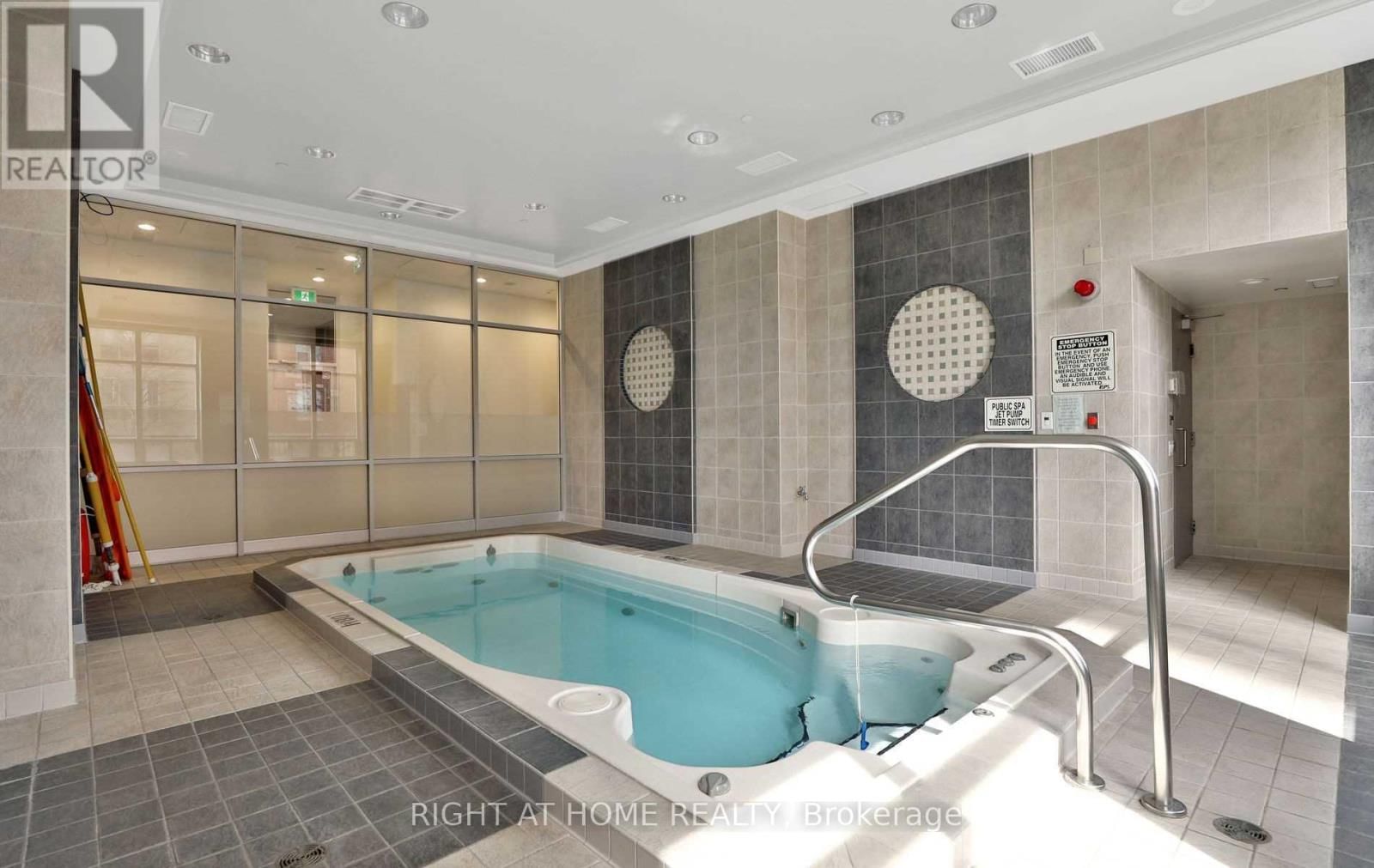 1808 - 55 STRATHAVEN DRIVE Image 17