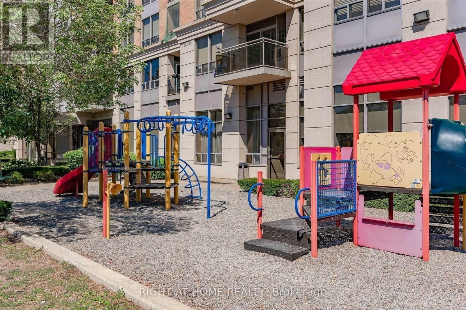 1808 - 55 STRATHAVEN DRIVE Image 29