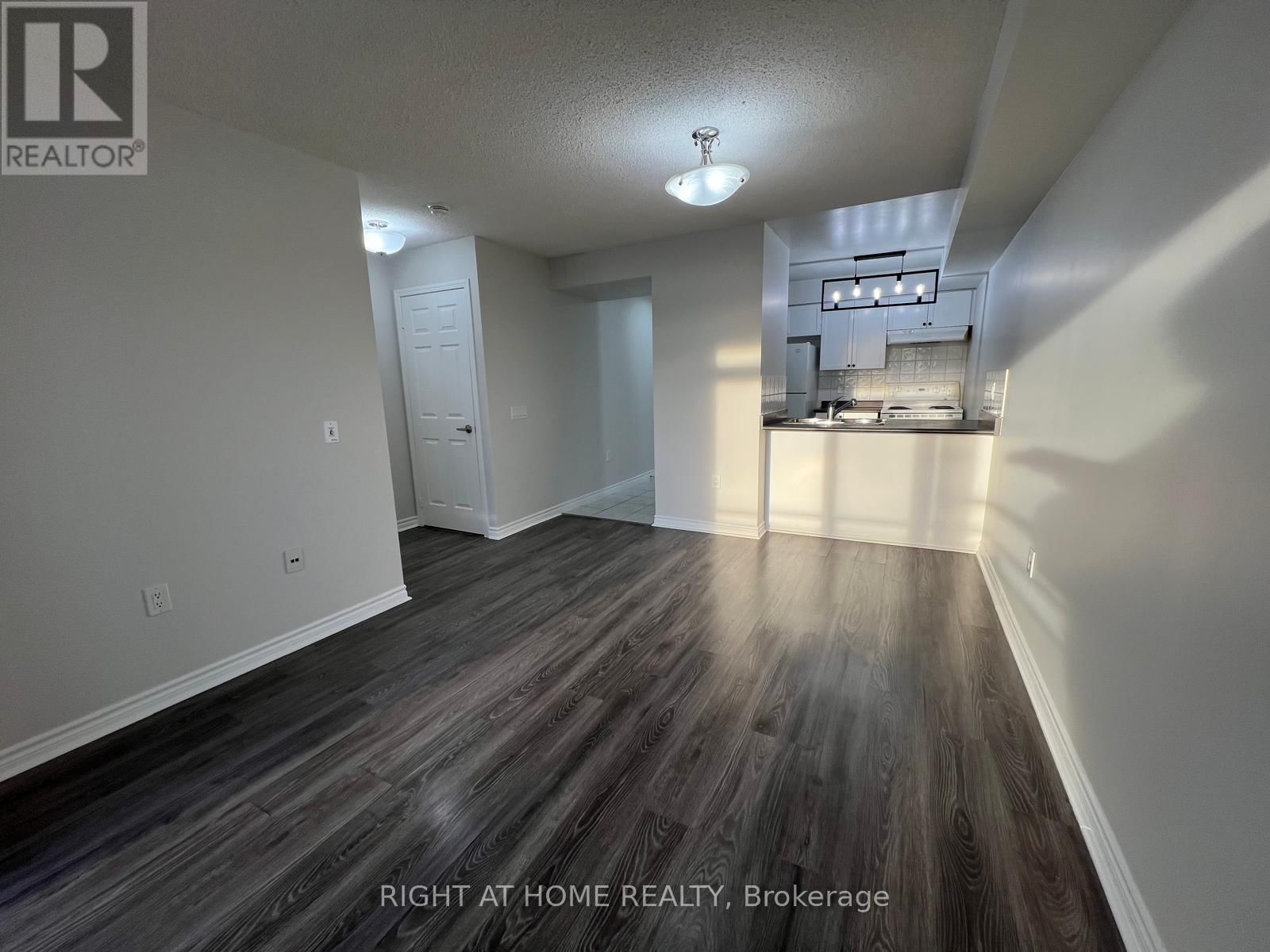 1808 - 55 STRATHAVEN DRIVE Image 9