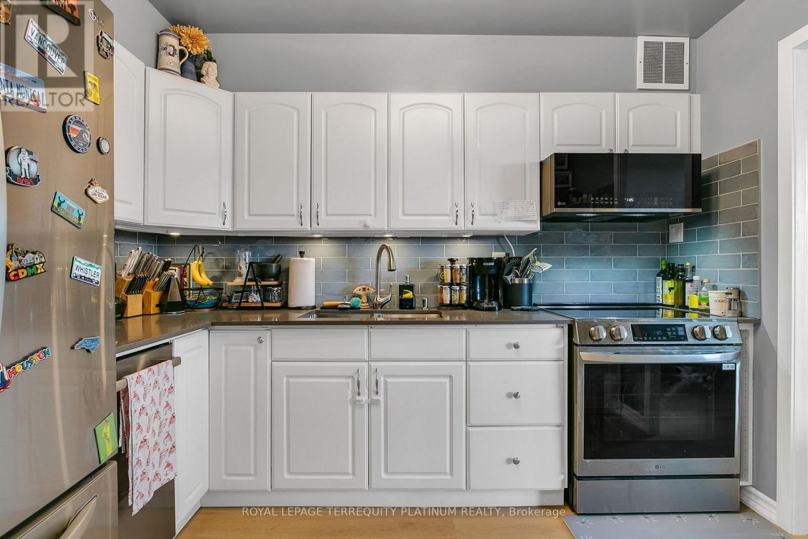 1517 - 551 THE WEST MALL Image 11