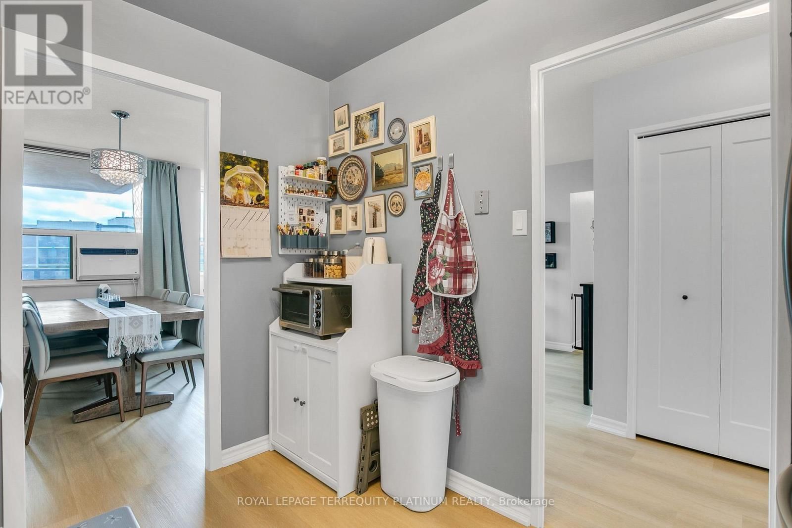 1517 - 551 THE WEST MALL Image 12