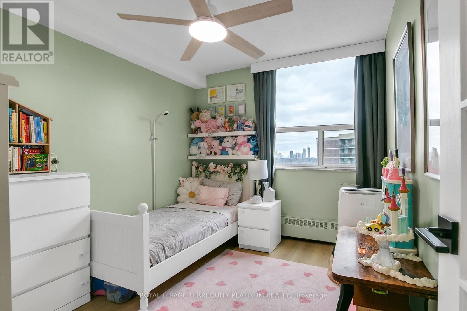 1517 - 551 THE WEST MALL Image 16