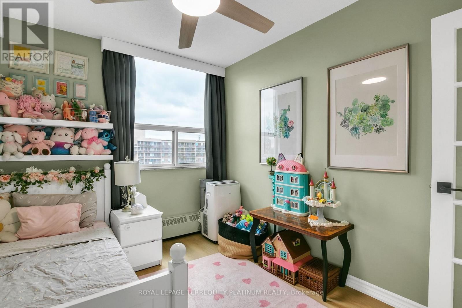 1517 - 551 THE WEST MALL Image 17