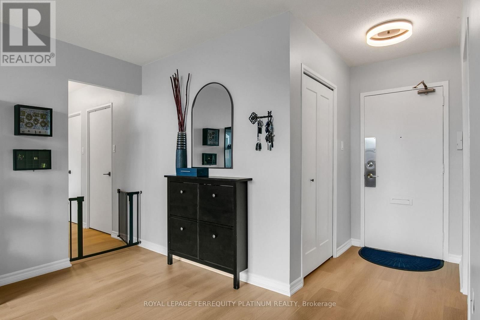 1517 - 551 THE WEST MALL Image 2