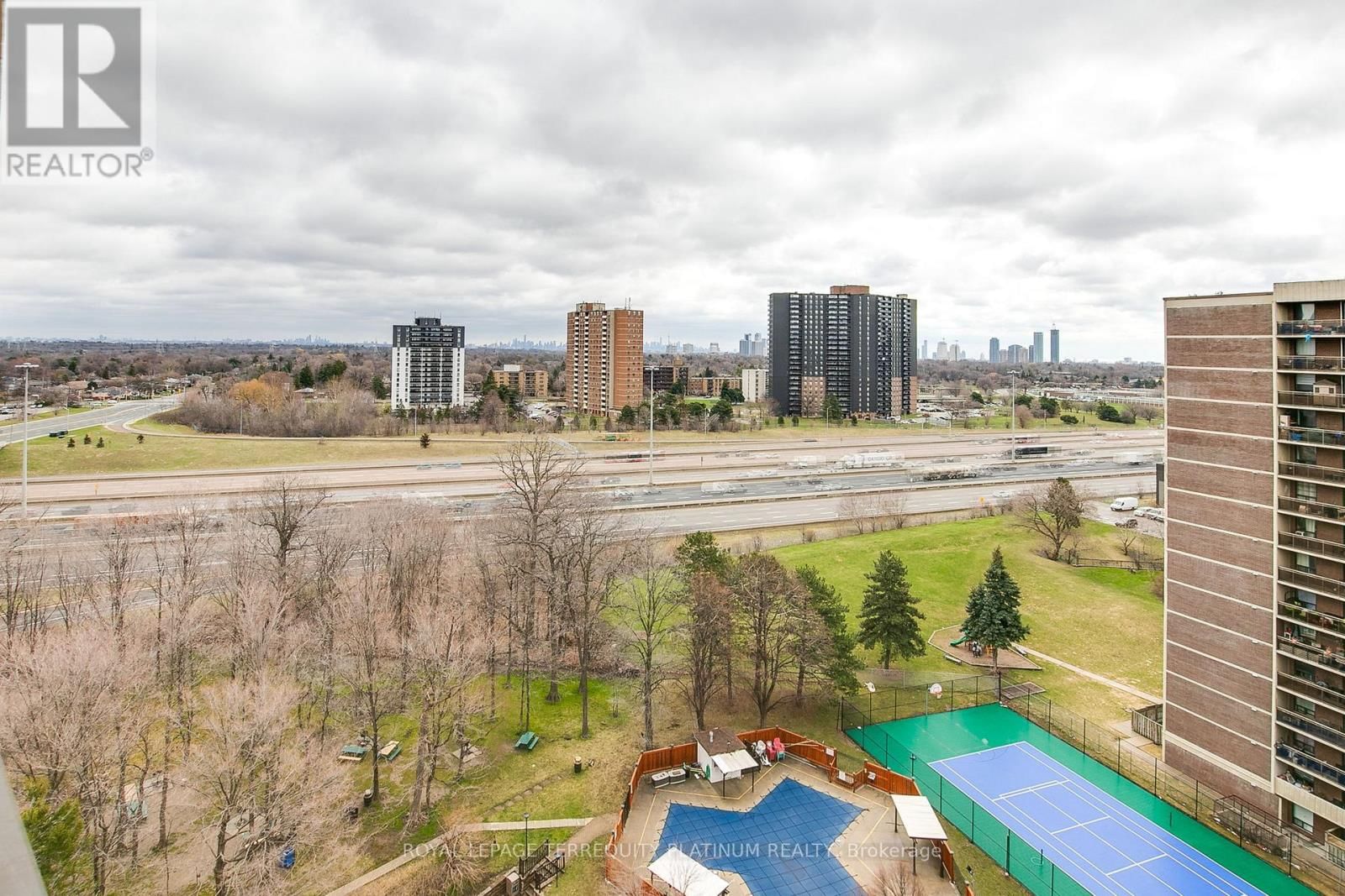 1517 - 551 THE WEST MALL Image 22