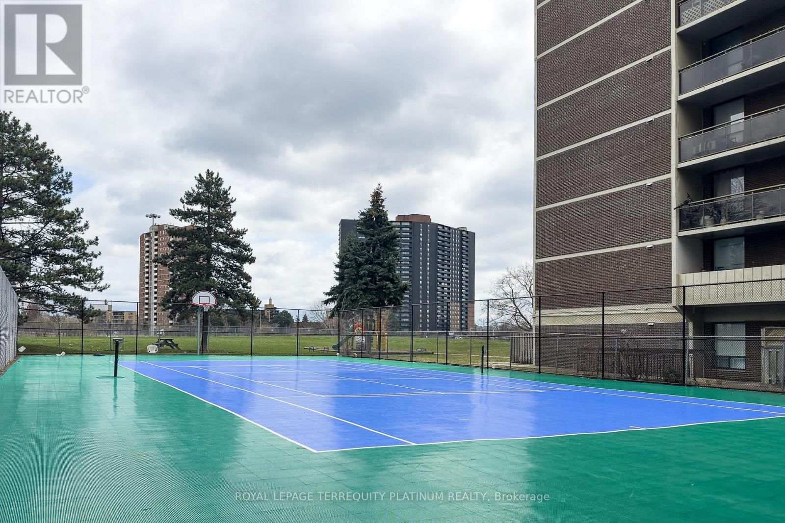 1517 - 551 THE WEST MALL Image 28