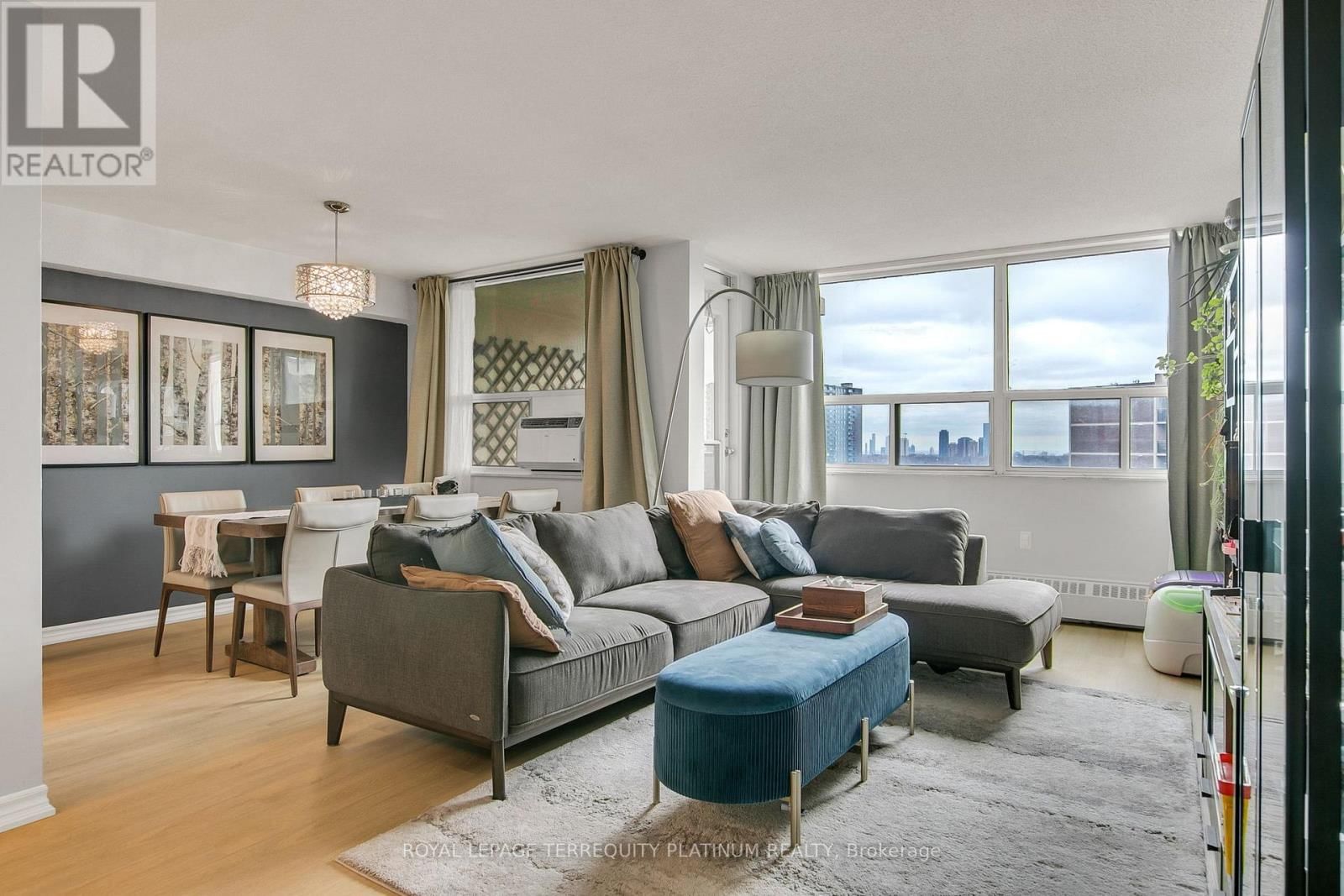 1517 - 551 THE WEST MALL Image 3