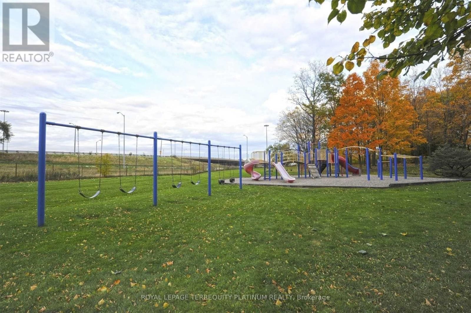 1517 - 551 THE WEST MALL Image 30