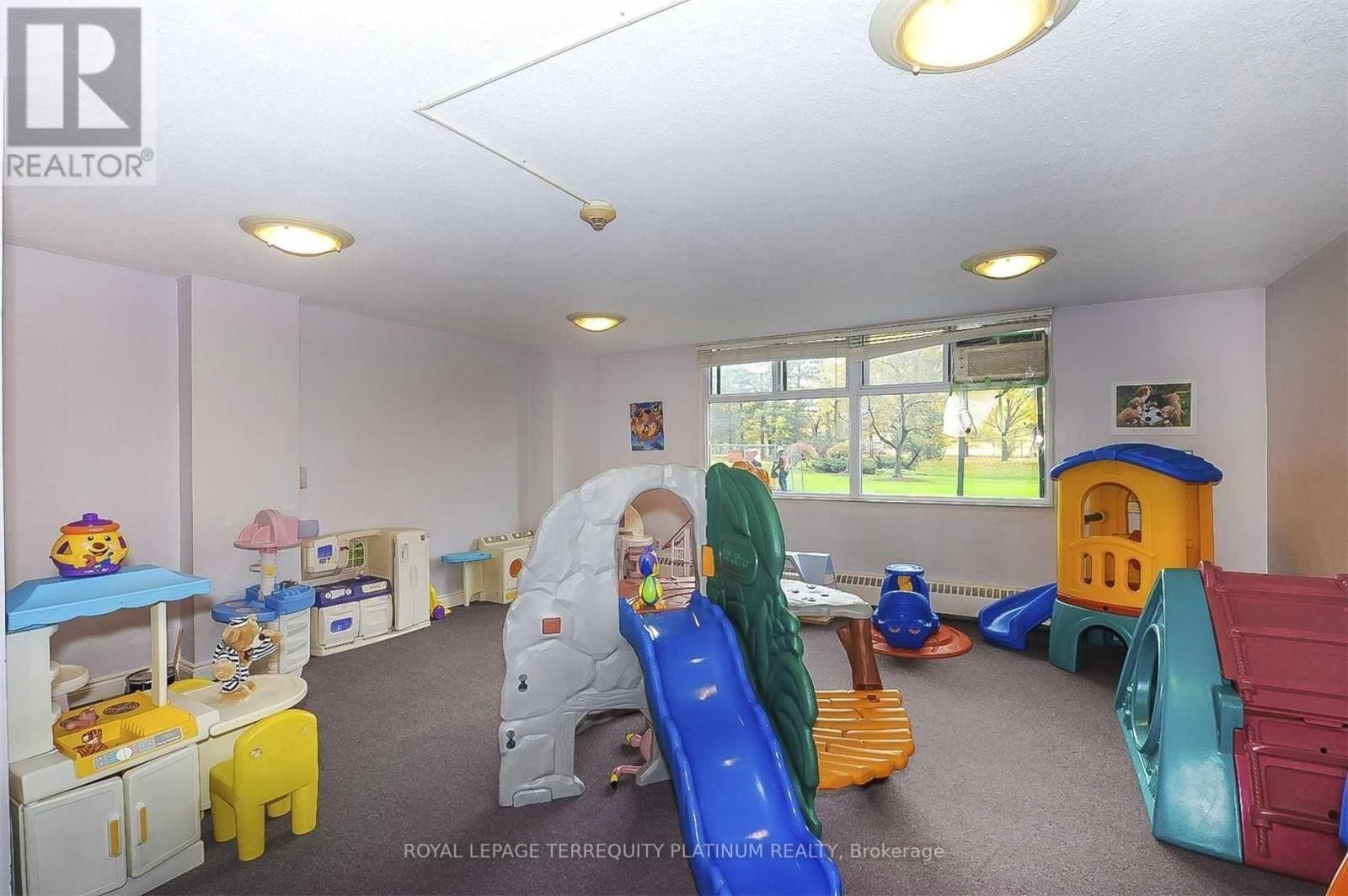 1517 - 551 THE WEST MALL Image 31