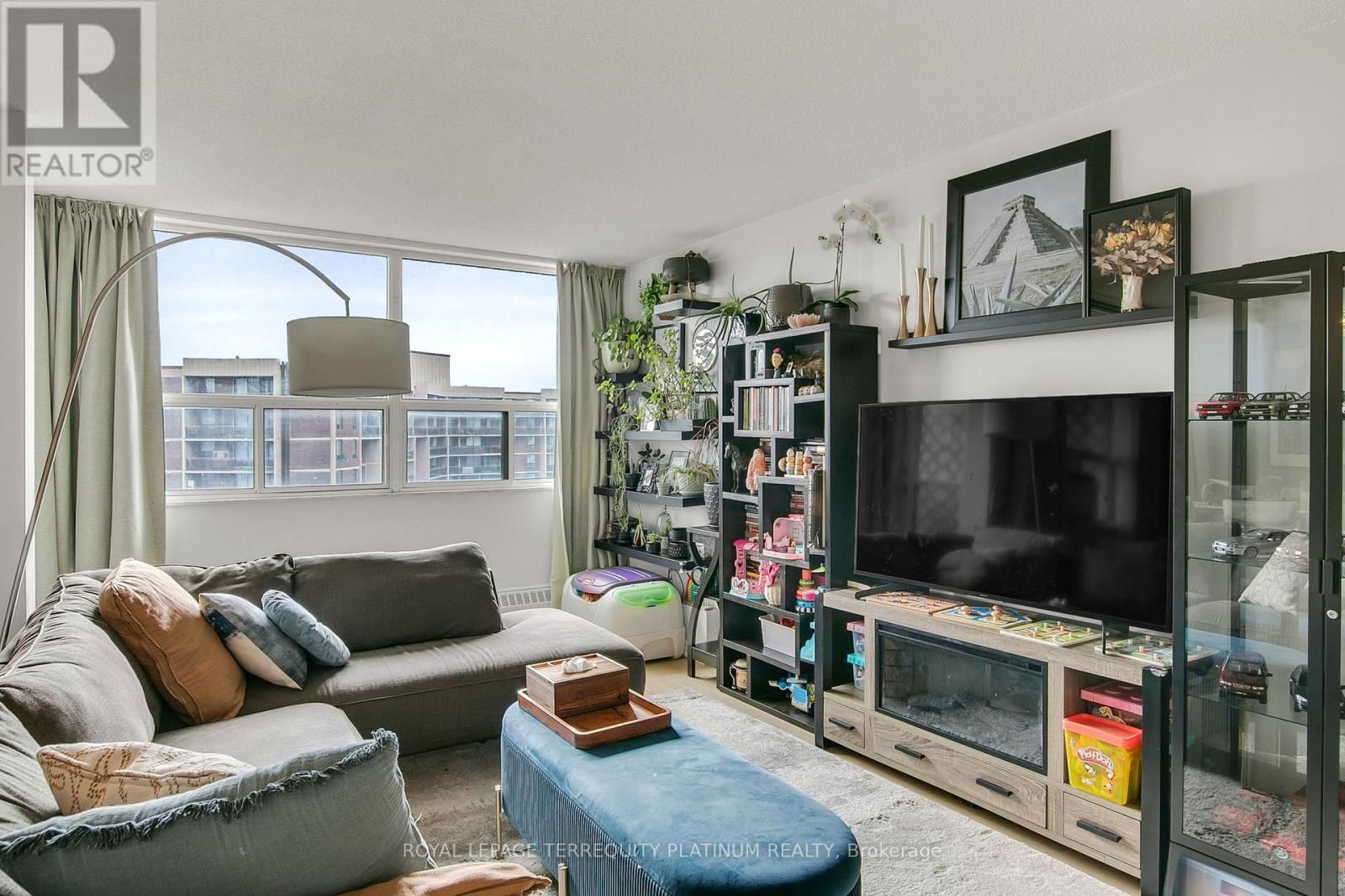 1517 - 551 THE WEST MALL Image 5