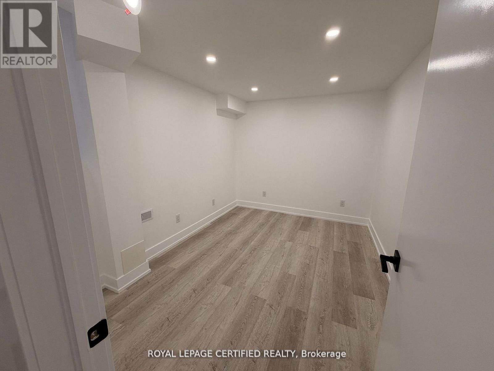 Bsmt - 2129 GLENFIELD ROAD Image 10