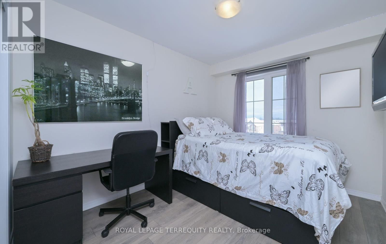 95 - 2441 GREENWICH DRIVE Image 16