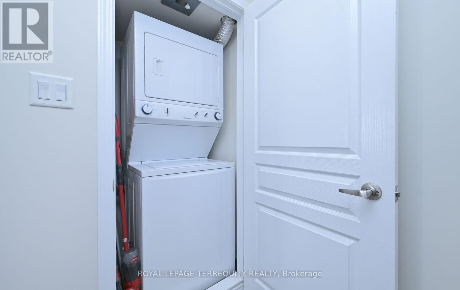 95 - 2441 GREENWICH DRIVE Image 18