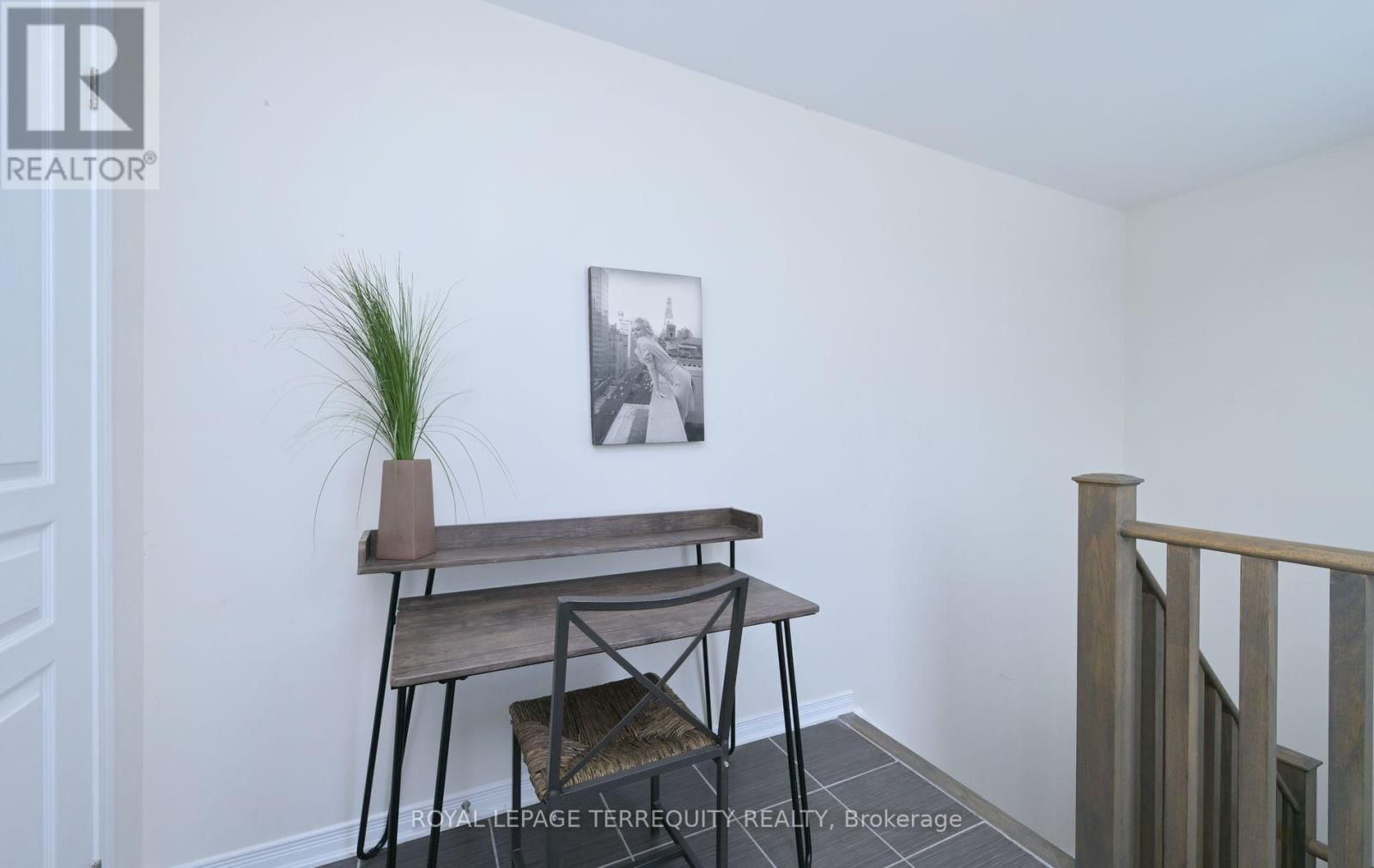 95 - 2441 GREENWICH DRIVE Image 22