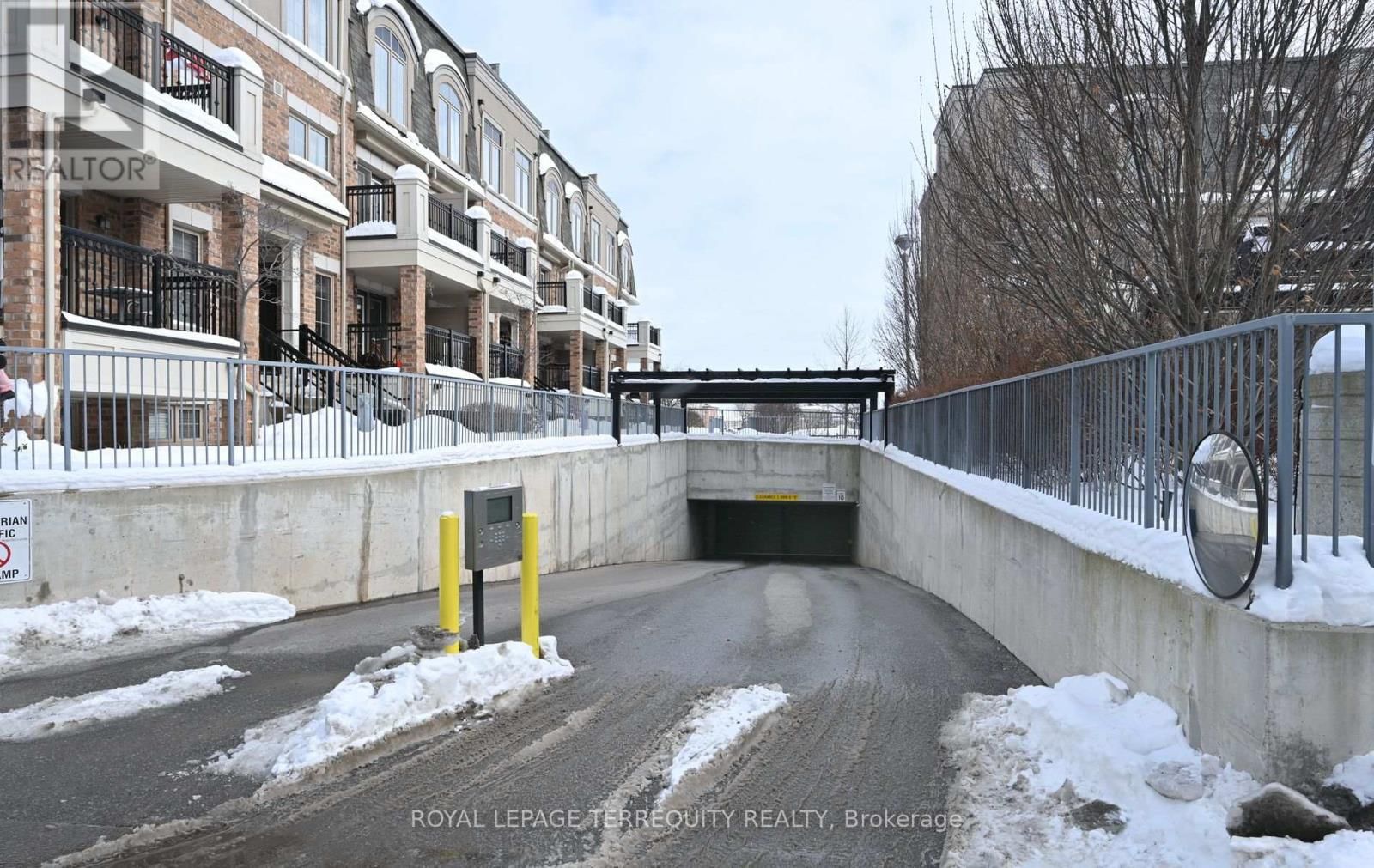 95 - 2441 GREENWICH DRIVE Image 23