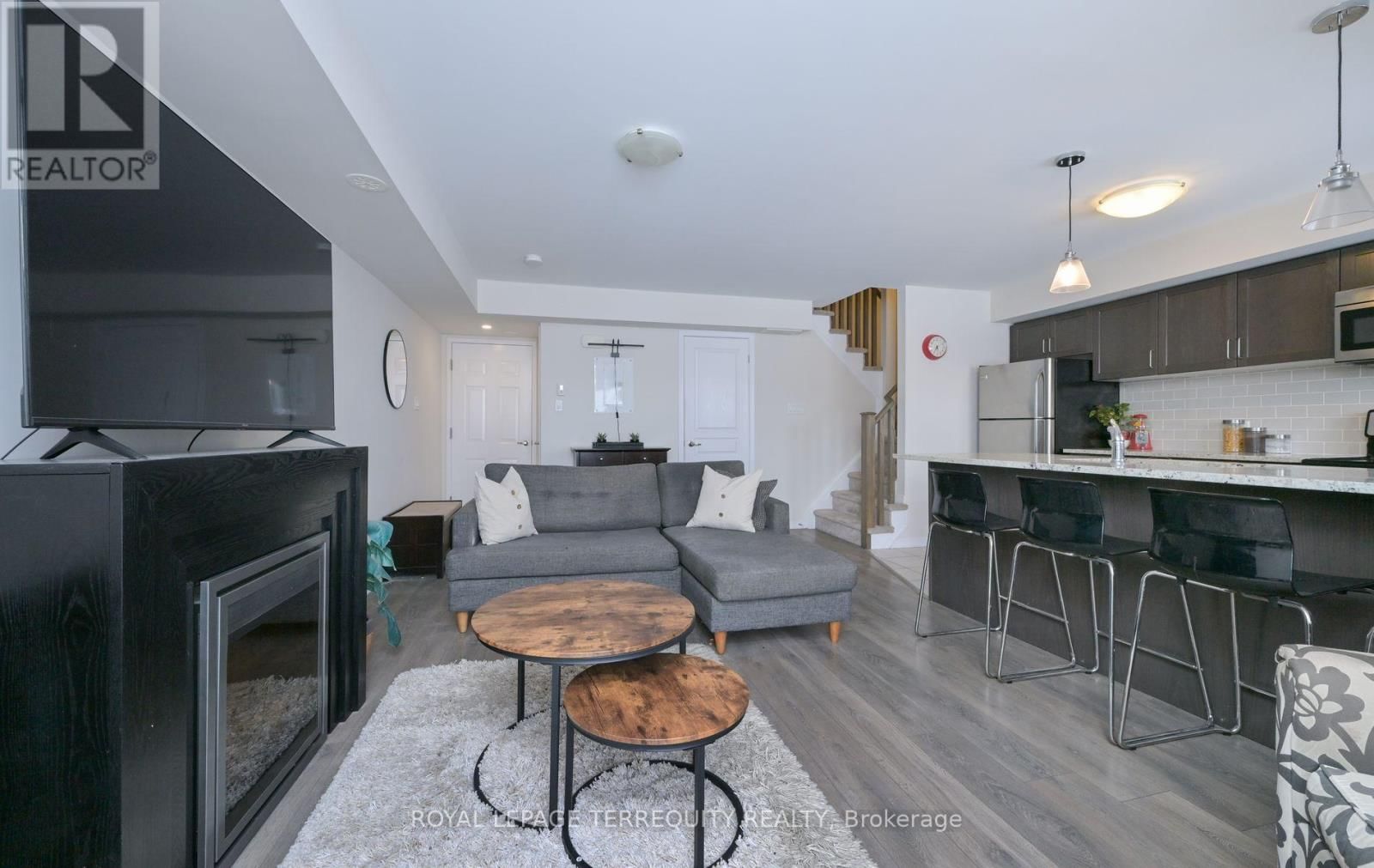 95 - 2441 GREENWICH DRIVE Image 5