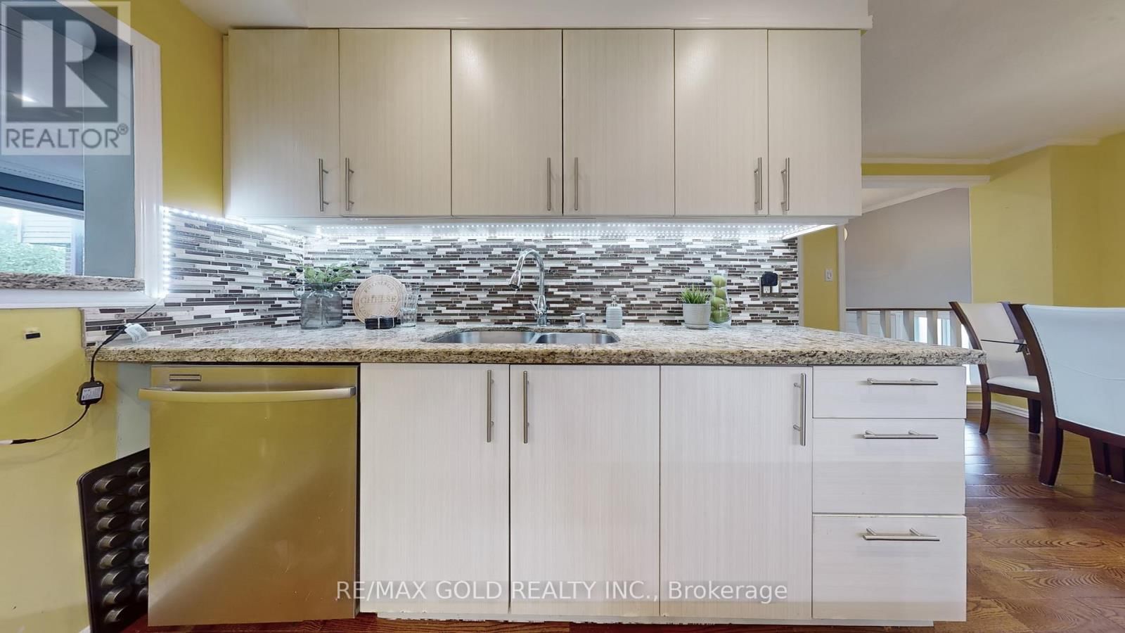 18 - 18 CARLETON PLACE Image 15