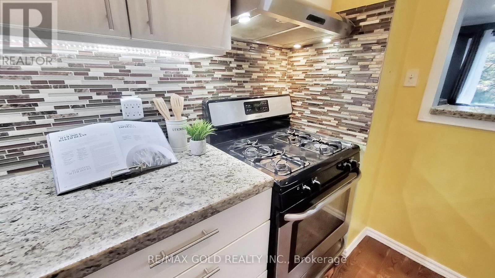 18 - 18 CARLETON PLACE Image 17